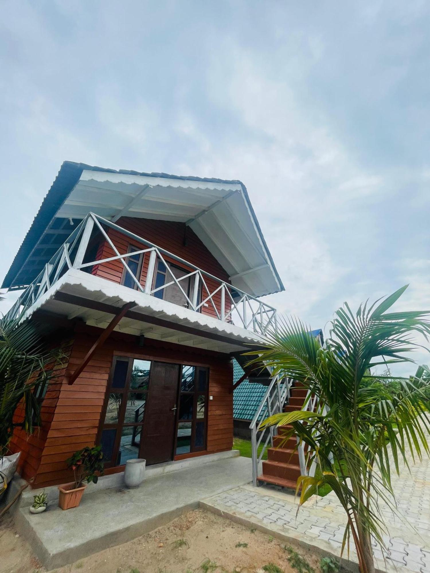 Surfing Beach Nilaveli تريكونامالاي المظهر الخارجي الصورة
